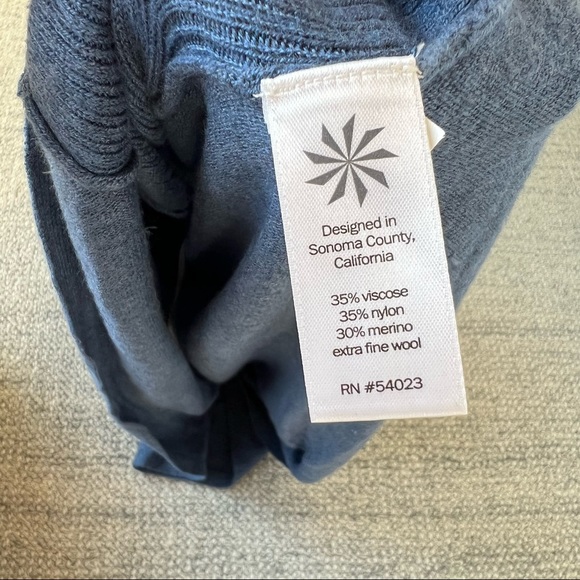 Athleta top - size small - Picture 8 of 8